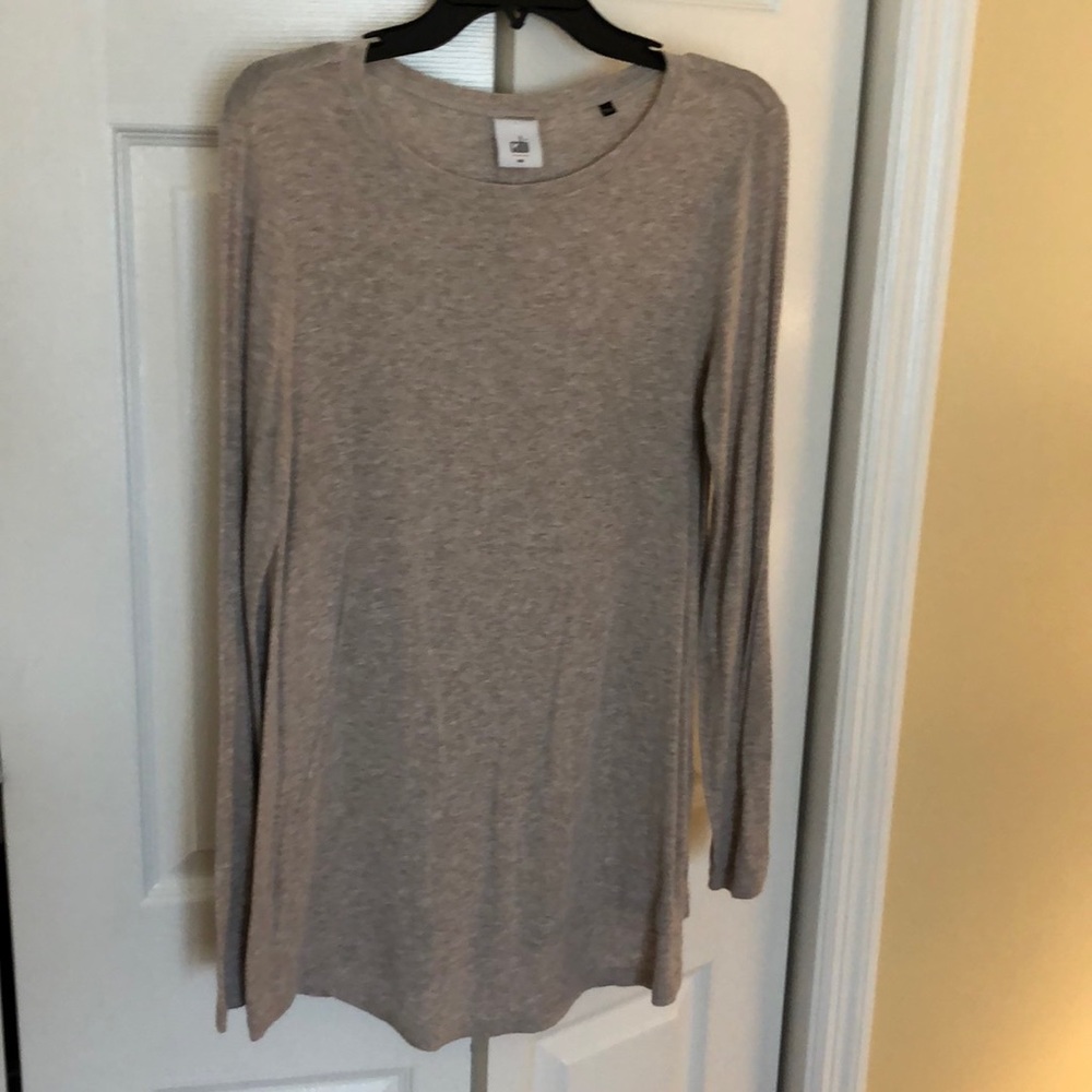 “Pamper Me” Oatmeal high low long sleeve blouse!!